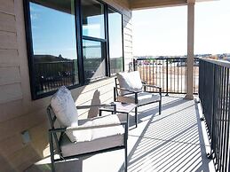 5020 PLace - Luxury Apartment