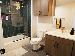 5020 PLace - Luxury Apartment