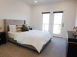 5020 PLace - Luxury Apartment