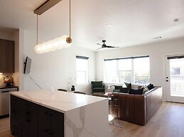 5020 PLace - Luxury Apartment