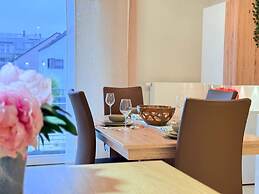 Comfort 2 bedrooms Apt w balcony&parking
