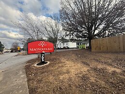 Magnolia Bay Hotel & Suites