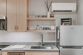 Ensuite 08 - A Newly Remodeled Studio - A Perfect Romantic Getaway