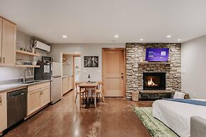 Ensuite 08 - A Newly Remodeled Studio - A Perfect Romantic Getaway