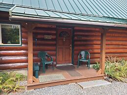 Two Bedroom Real Log Cabin With Wifi and EV Char ger