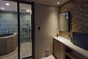 BASE LAYER HOTEL NAGOYA