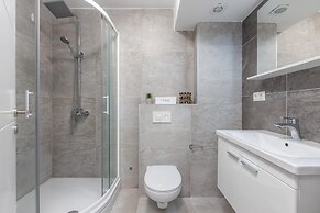 Adorable Home With Balcony and Swimming Pool