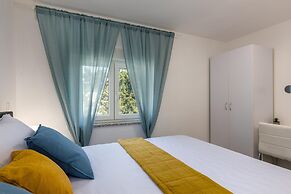 Adorable Home With Balcony and Swimming Pool