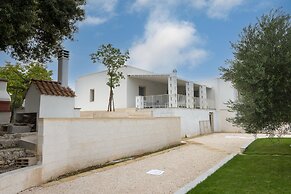 Villa dei Monti With Pool Near Cisternino