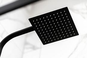 Lochside Apartment C