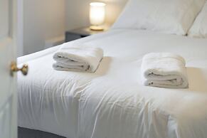 Lochside Apartment C