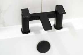 Lochside Apartment B