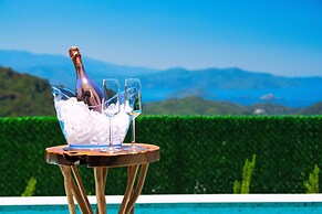 Villa Oxy & Seaview & Private Pool & Indoor Heated Pool