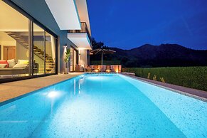 Villa Oxy & Seaview & Private Pool & Indoor Heated Pool