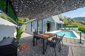 Villa Oxy & Seaview & Private Pool & Indoor Heated Pool