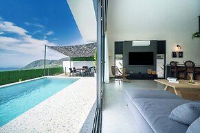 Villa Oxy & Seaview & Private Pool & Indoor Heated Pool