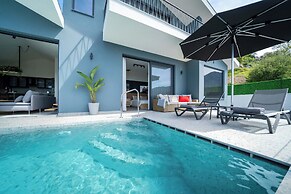 Villa Oxy & Seaview & Private Pool & Indoor Heated Pool