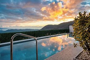 Villa Oxy & Seaview & Private Pool & Indoor Heated Pool