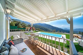 The Box House & Seaview & Private Pool