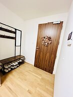 New Luxury Apartmen Metro Station