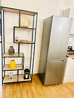 New Luxury Apartmen Metro Station