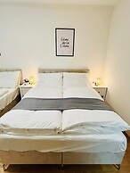 New Luxury Apartmen Metro Station