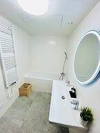 New Luxury Apartmen Metro Station