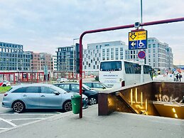 New Luxury Apartmen Metro Station