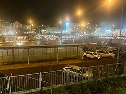 New Luxury Apartmen Metro Station