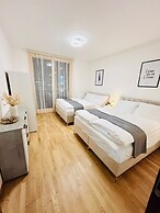 New Luxury Apartmen Metro Station