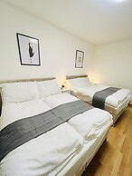 New Luxury Apartmen Metro Station