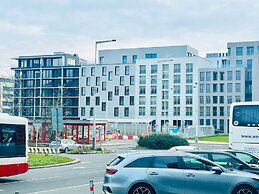 New Luxury Apartmen Metro Station