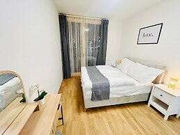 New Luxury Apartmen Metro Station