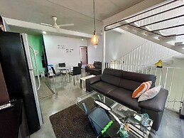 Beautiful Spacious Loft 2 Bedrooms 2 Full Baths 2 car Garage in Downto