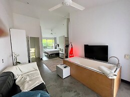 Beautiful Spacious Loft 2 Bedrooms 2 Full Baths 2 car Garage in Downto