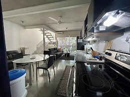 Beautiful Spacious Loft 2 Bedrooms 2 Full Baths 2 car Garage in Downto