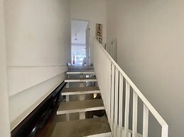 Beautiful Spacious Loft 2 Bedrooms 2 Full Baths 2 car Garage in Downto
