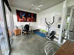 Beautiful Spacious Loft 2 Bedrooms 2 Full Baths 2 car Garage in Downto
