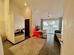 Beautiful Spacious Loft 2 Bedrooms 2 Full Baths 2 car Garage in Downto