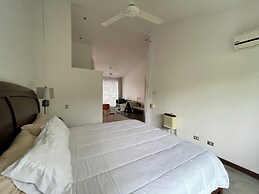 Beautiful Spacious Loft 2 Bedrooms 2 Full Baths 2 car Garage in Downto