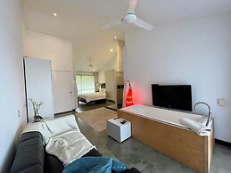 Beautiful Spacious Loft 2 Bedrooms 2 Full Baths 2 car Garage in Downto