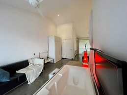 Beautiful Spacious Loft 2 Bedrooms 2 Full Baths 2 car Garage in Downto