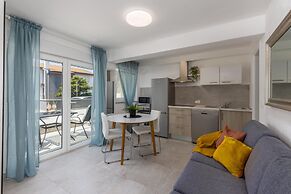 Lovely Apartment With Swimming Pool