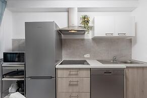 Lovely Apartment With Swimming Pool