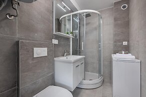 Lovely Apartment With Swimming Pool