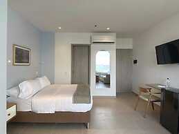 w Exceptional 2BR w Fantastic Terrace in CTG