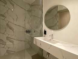 w Grandiose 2BR w Lovely Terrace in CTG