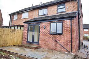 Spacious 3 Bed House - Newly Refurbished
