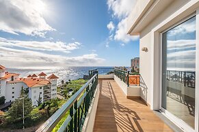 Exquisite Ocean Apartment by Madeira Sun T