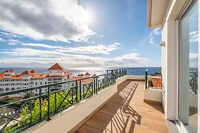 Exquisite Ocean Apartment by Madeira Sun T